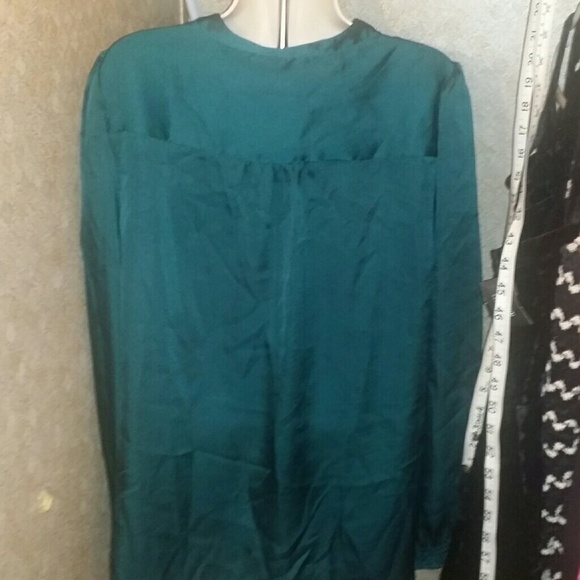 Green blouse - Picture 2 of 3